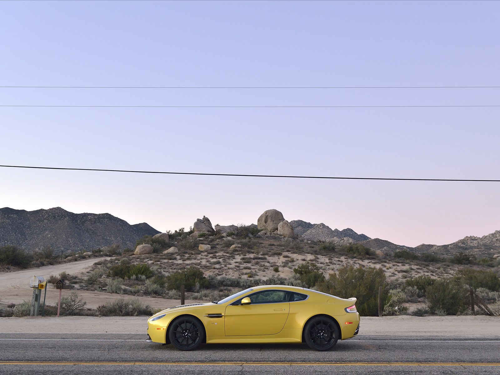 Aston Martin V12 Vantage S 2014